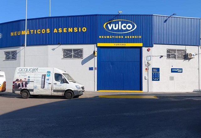 Vulco company facade lettering in Catarroja